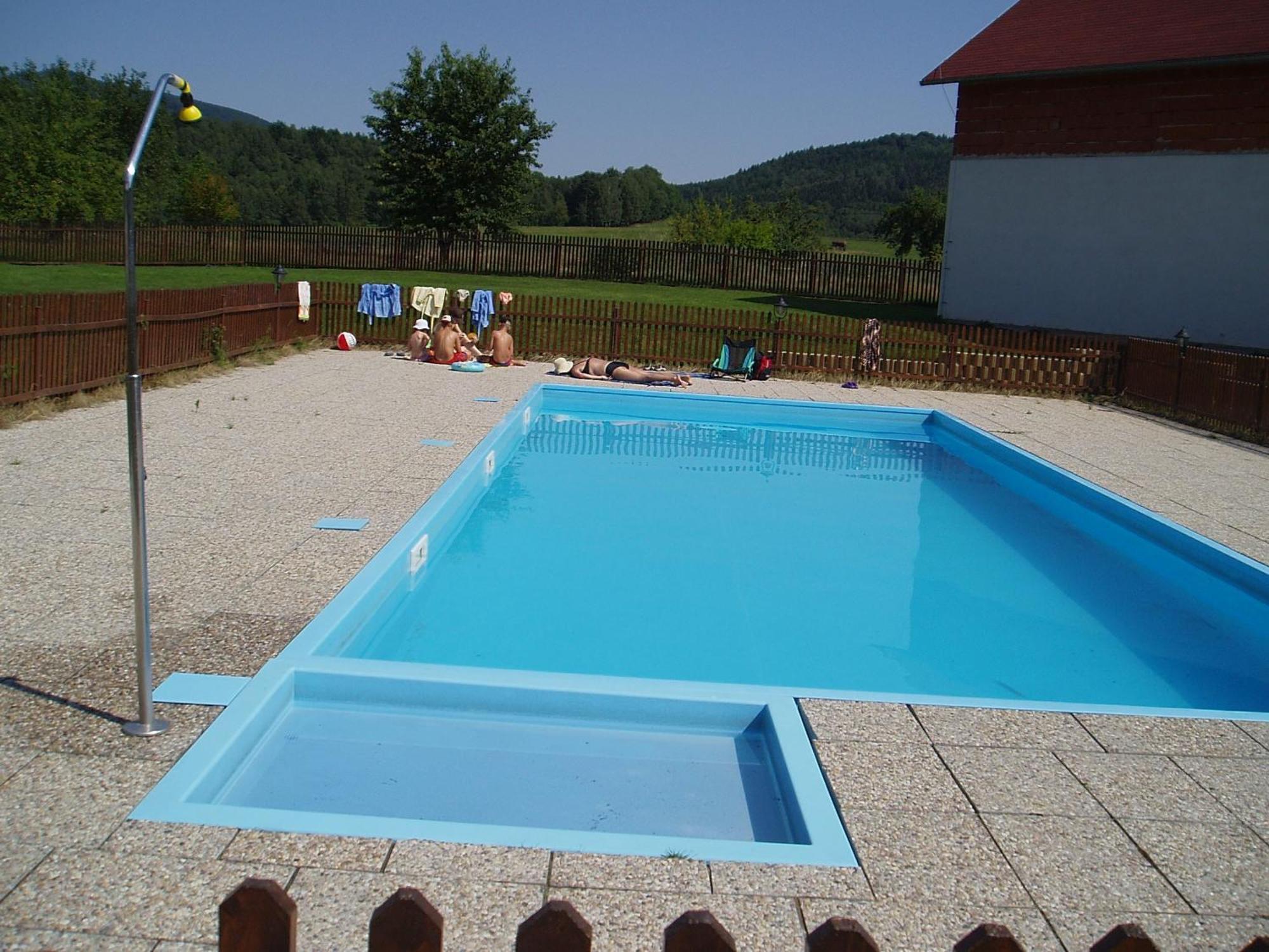 Restaurace A Penzion Ceska Hospoda Hermanice  Экстерьер фото