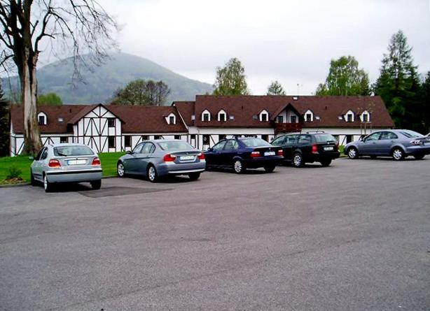 Restaurace A Penzion Ceska Hospoda Hermanice  Экстерьер фото